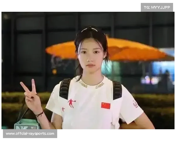 邵雨琪跳高动作如枫叶轻舞掠过横杆展现优雅与力量之美 邵雨琪跳高动作如枫叶轻舞掠过横杆展现优雅与力量之美